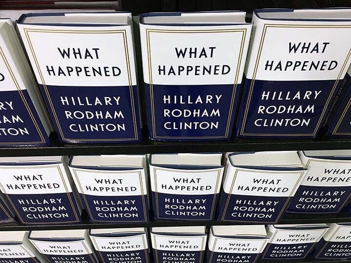 ヒラリーは新刊で徹底的にトランプをこき下ろした　Andrew Kelly-REUTERS