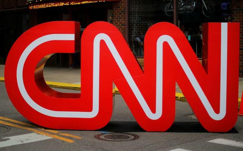 米メディア大手CNNは、新型コロナウイルス感染増を受け、国内オフィスへの不要不急の出社を禁止すると通知した。写真はCNNのロゴ。米デトロイトで2019年7月撮影（2021年　ロイター/Brian Snyder）