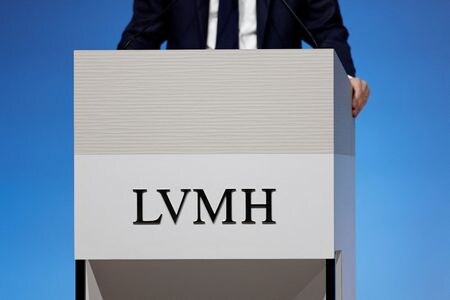 写真はＬＶＭＨのロゴ。1月27日、パリで撮影。REUTERS/Benoit Tessier