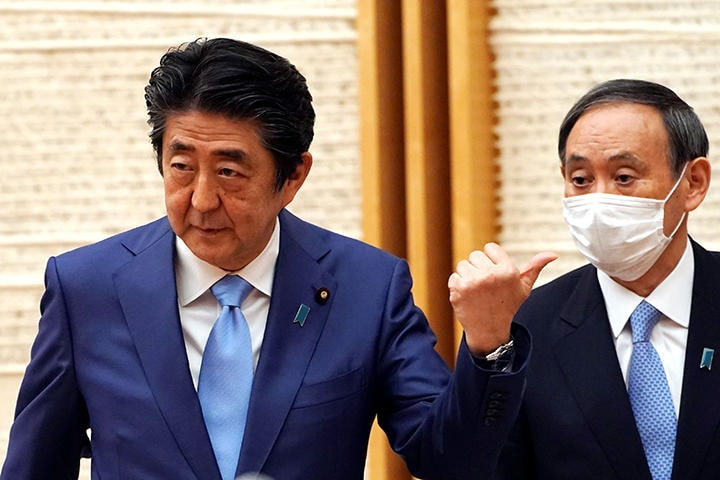 安倍政権が黒川東京高検検事長の定年延長をごり押ししたことで定年延長法案に世論の猛反発が（写真は5月4日）　Eugene Hoshiko/Pool via REUTERS