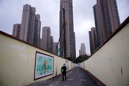 ２月２７日、中国上海市の政府は、新型コロナウイルス感染が確認されたイランからの渡航者が前週に上海を訪れていた問題で、この人物の接触者を調べていると発表した。上海で２６日撮影（２０２０年　ロイター/Aly Song）