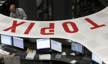 　６月８日、東京株式市場で日経平均は６日続伸。終値は２月２１日以来約３カ月半ぶりの高値となった。写真は２０１０年６月、東京証券取引所で撮影（２０２０年　ロイター/Issei Kato）