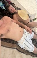 【写真】もしかして何も着ていない？　米モデルが投稿した「大胆すぎる夫婦旅行写真」　@heidiklum / instagram