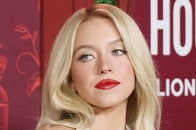 【シドニー・スウィーニー】ほぼ裸の過激衣装にネット騒然　「胸がすべて」「まるでポルノ」と辛辣批判が