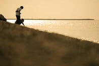 輝く日本海に新時代の幕開けを予感して