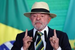 ブラジル大統領選、ルラ氏のリード縮小　ボルソナロ氏追い上げ＝調査