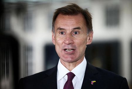 　英国立統計局（ＯＮＳ）が２１日発表した４─６月の公的部門純借り入れ額（国有銀行を除く）は大幅な増税を受けて予想を下回った。写真はハント財務相。ロンドンで２０２２年１１月撮影（２０２３年　ロイター／Henry Nicholls）