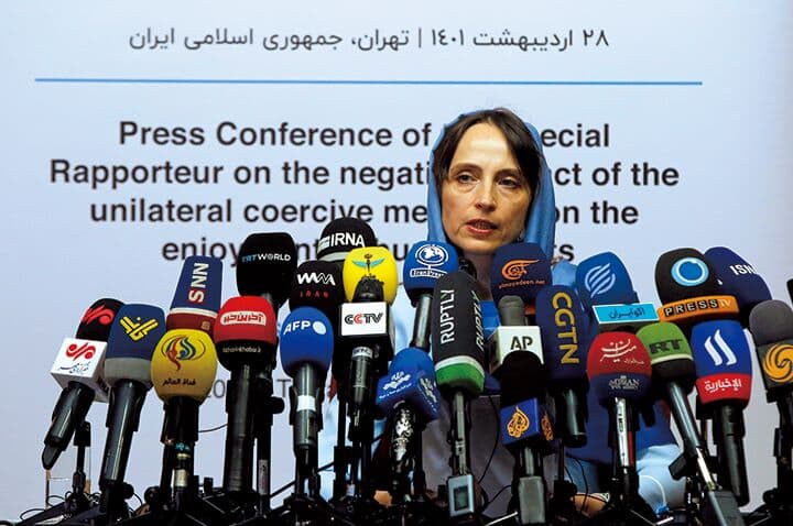 イランで会見し、イランへの制裁を批判したドゥハン（今年5月）　AP/AFLO