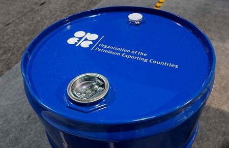 　石油輸出国機構（ＯＰＥＣ）加盟国とロシアなどの非加盟国で構成するＯＰＥＣプラスが原油の増産をさらに加速させる計画をしていることが、関係者の話で分かった。アゼルバイジャン・バクーで２０２４年１１月撮影（２０２５年　ロイター／Maxim Shemetov）