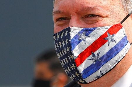 米下院の歳出委員会および外交委員会の両委員長は２６日、今年８月に行われた共和党全国大会でのポンペオ国務長官の演説を巡り、米特別検察官局（ＯＳＣ）が調査を開始したと発表した。写真はポンペオ国務長官。インドで撮影（２０２０年　ロイター/Adnan Abidi）