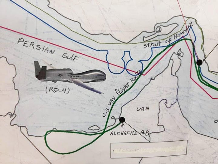 イラン外相がツイッターに投稿した手描き地図。右側の黒い丸が示すように、米軍の無人機は図の上側のイランに近づき領空を侵犯していた、と説明している　Foreign Ministry of the Islamic Republic of Iran
