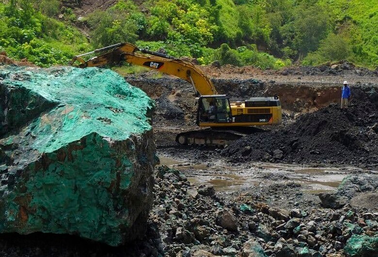 中国が半導体材料として使われる希少金属のガリウムとゲルマニウムの輸出規制を発表したことで、コンゴ国営ジェカマインズやロシア国営ロステック、オランダのニルスターといった資源企業は受注が大幅に増える見通しで、一部は生産拡大の準備に入っている。写真はジェカマインズのKamfundwa銅鉱山。2013年1月撮影（2023年　ロイター/Jonny Hogg）