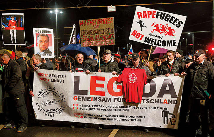 反イスラムの右翼団体が率いる抗議デモには大勢の人が参加（16年1月）　Fabrizio Bensch-REUTERS