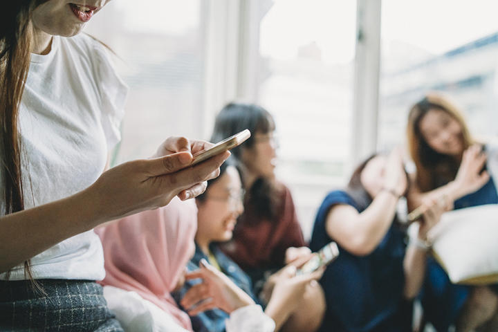 「どの女性も平等にモノ扱いした」からいいのだ、と問題のアーティストは語ったという（写真はイメージ）　FilippoBacci-iStock