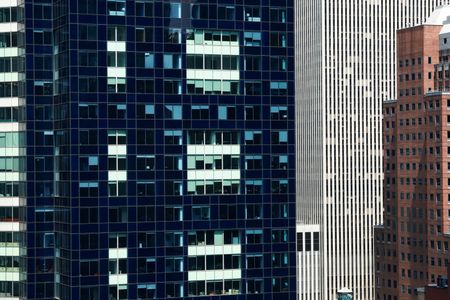 　７月２９日、米企業は過去２０年間で最も速いペースで最高経営責任者（ＣＥＯ）を交代させている。写真はニューヨークのオフィスビル。２０２３年７月撮影（２０２５年　ロイター/Amr Alfiky）