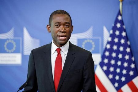 　アデエモ米財務副長官（写真）はトルコのエリタス財務次官と電話会談を開き、ロシアの団体や個人がトルコを利用して米欧の制裁を回避しようとしていると警告した。米財務省が発表した。写真はブリュッセルで３月代表撮影（２０２２年　ロイター）