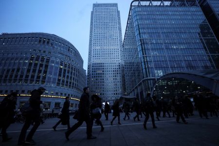 　７月１１日、英国立統計局（ＯＮＳ）が発表した３─５月の賃金はボーナスを除いたベースで前年比７．３％上昇し、ロイターがまとめたエコノミスト予想（７．１％上昇）を上回った。写真は２０１７年１月、ロンドンで撮影（２０２３年　ロイター/Eddie Keogh）