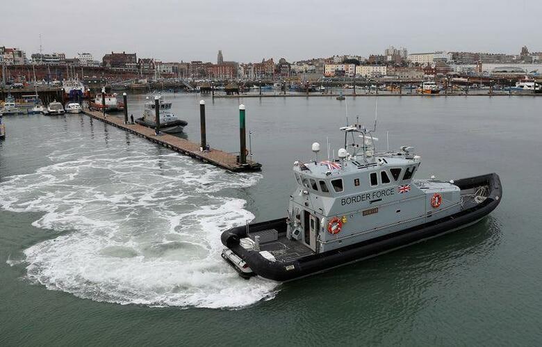 英沿岸警備当局は26日、フランスから小船でドーバー海峡を渡ろうとしていた移民とみられる49人を救助した。写真は1月4日、ラムズゲートで撮影（2019年　ロイター/Peter Nicholls）