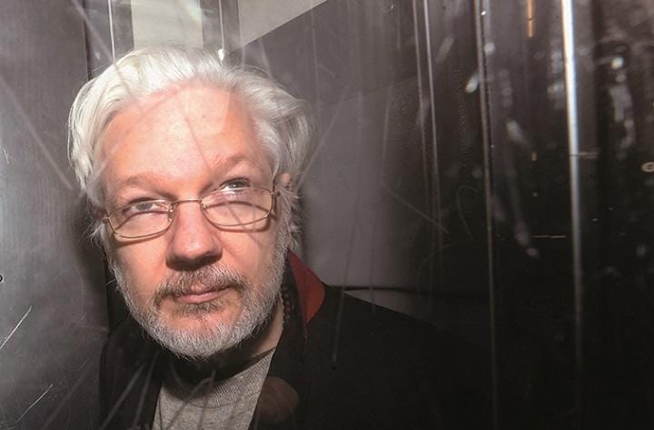 イギリスで収監中のアサンジの命運は  SIMON DAWSONー REUTERS