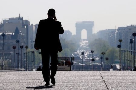 ６月２３日、ＩＨＳマークイットが発表した６月のユーロ圏総合購買担当者景気指数（ＰＭＩ）速報値は４７．５となり、５月の３１．９から上昇した。パリで２０１４年４月撮影（２０２０年　ロイター/Gonzalo Fuentes）