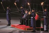 メルケル、退任式に「パンクの母」ニナ・ハーゲンのヒット曲（動画）