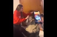 【動画】女生徒の顔をスプレーで黒く塗って大笑いする白人生徒たちの「差別いじめ」