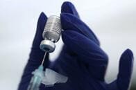 コロナワクチン3度目の追加接種、より深刻な副反応リスクも＝米CDC副所長