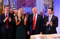 弁護士グループがトランプ大統領を提訴、外国金脈を暴けるか