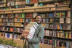 なぜ「積読」はこんなに気持ちいい？　読まない本を買い続けてしまう脳科学的な理由