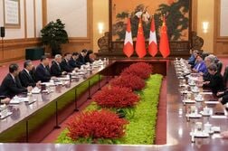 中国・スイス首脳、貿易協定改定を歓迎　保護主義の流れに逆行