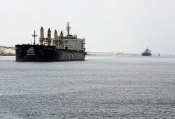 アジア製油業者、スエズ経由の輸送ルート模索　フーシ派のサウジ海上封鎖表明受け