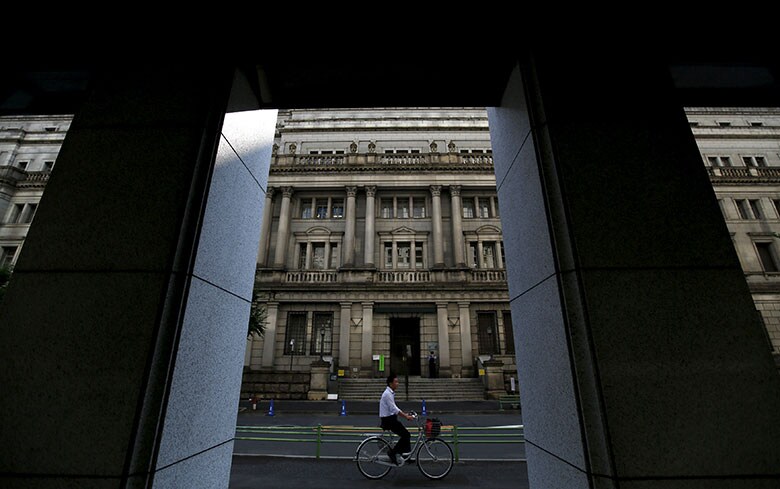 日銀の使命とは何か、震災時の対応を振り返ればおのずと見えてくる Toru Hanai-REUTERS