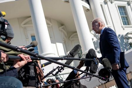 　２月２０日、米大統領選で再選を目指すバイデン大統領は、医療保険制度の強化やトランプ前大統領が導入した減税の失効など２期目に向けたビジョンを打ち出した。ホワイトハウスで１９日撮影（２０２３年　ロイター／Bonnie Cash）