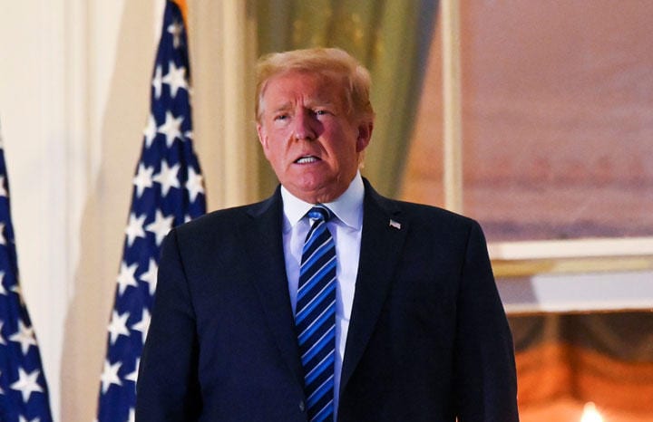 回復ぶりをアピールしようとしたが、苦しげな様子が目につく結果に（10月5日、ホワイトハウス）　Erin Scott -REUTERS