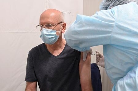 世界保健機関（ＷＨＯ）は２２日、ロシア製の新型コロナウイルスワクチン「スプートニクＶ」について、欧州医薬品庁（ＥＭＡ）と共同で５月１０日から新たな審査を開始すると明らかにした。写真は４月１４日撮影（２０２１年　ロイター/Mariya Gordeyeva）