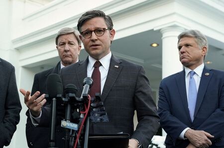 　４月１５日、米共和党のジョンソン下院議長（写真）は、イスラエルとウクライナへの支援を今週、別個の法案として審議すると述べた。写真は米ワシントンで１月撮影（２０２４　ロイター／Kevin Lamarque）