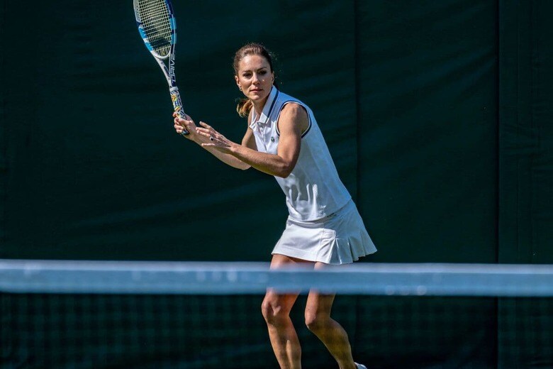 ウィンブルドンのコートに立つキャサリン皇太子妃（6月8日）　AELTC/Thomas Lovelock/Handout via REUTERS