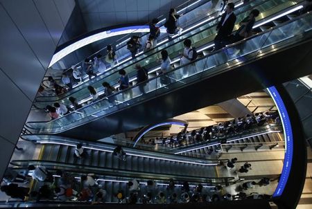 　東京電力リニューアブルパワーの永澤昌社長は、ロシアのウクライナ侵攻により原油やガス田開発など化石燃料の上流投資が再び注目されていることに関連して、再エネ拡大という「大きな流れは変わらない」とし「向かい風ではない」と述べた。写真は都内の商業施設で２０１４年９月撮影（２０２２年　ロイター／Yuya Shino）