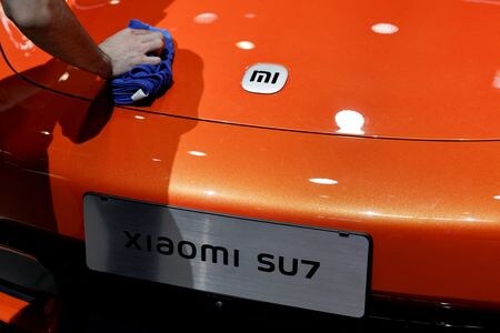 　１１月１８日、中国の小米科技（シャオミ）は、年内１３万台の電気自動車（ＥＶ）を納入することを目指すと明らかにした。北京で４月２５日撮影（２０２４年　ロイター/Tingshu Wang）