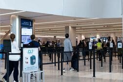 アングル：世界の航空運賃高止まりか、燃料費負担軽減でも乗客に恩恵届かず