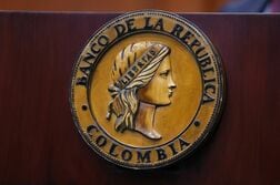 コロンビア中銀、政策金利12％に据え置き　外貨準備40億ドル増強へ