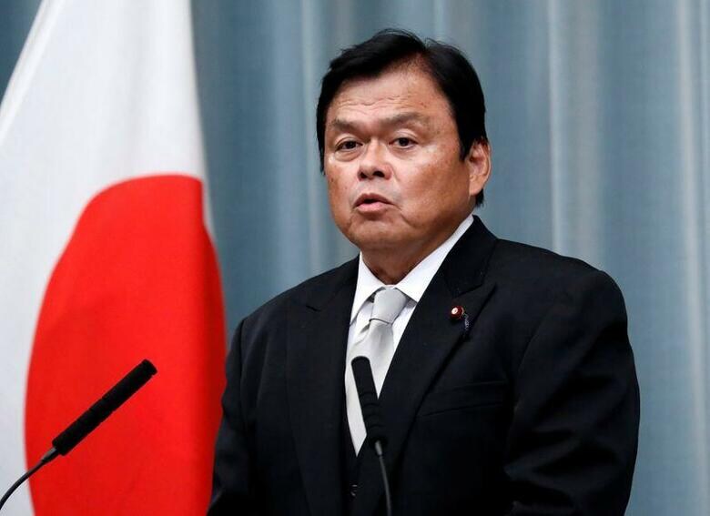 赤羽一嘉国土交通相(写真)は閣議後会見で、国内旅行の代金を一部割り引く需要喚起策「Go To トラベルキャンペーン」について、東京都を目的地とする旅行、都内居住者の旅行を対象から除外すると正式に表明した。写真は都内で昨年9月撮影(2020年　ロイター/Issei Kato)