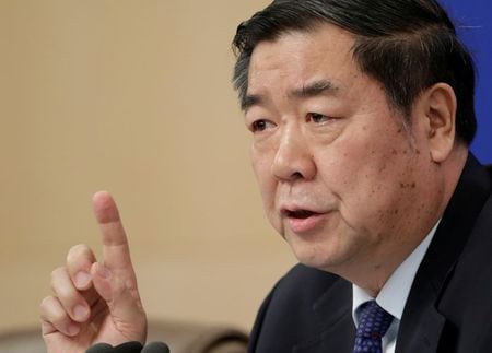 　国国家発展改革委員会の何立峰主任（写真）は５月２２日、中国は新型コロナウイルスの感染拡大に伴う経済問題を克服できると表明した。２０１９年３月撮影（２０２０年　ロイター/Jason Lee）