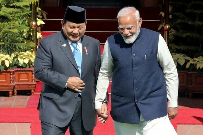 インドネシアのプラボウォ大統領（左）とインドのモディ首相。2025年1月25日、ニューデリーで撮影。REUTERS/Altaf Hussain