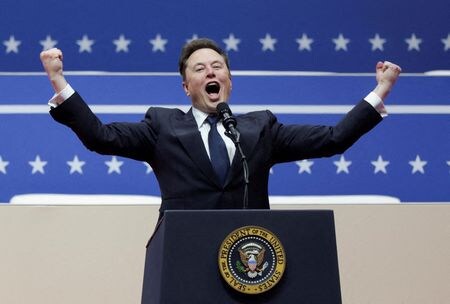 　２月５日、 実業家のイーロン・マスク氏（写真）は、トランプ米大統領の肝いりで「政府効率化省」トップに起用され、政権発足からわずか２週間でたちまちワシントンに新たな巨大権力を築き上げた。１月、ワシントンで撮影（２０２５年　ロイター/Mike Segar）