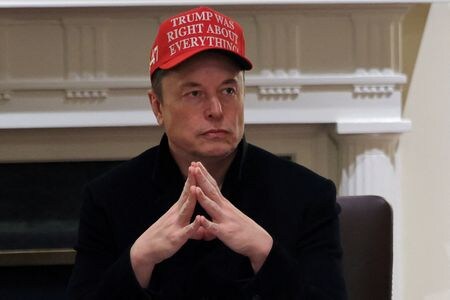 　米首都ワシントン連邦地方裁判所のエイミー・バーマン・ジャクソン判事は１８日、消費者金融保護局（ＣＦＰＢ）職員における大量解雇を指し止める命令を出した。写真は職員解雇を主導するイーロン・マスク氏。３月撮影（２０２５年　ロイター/Carlos Barria）