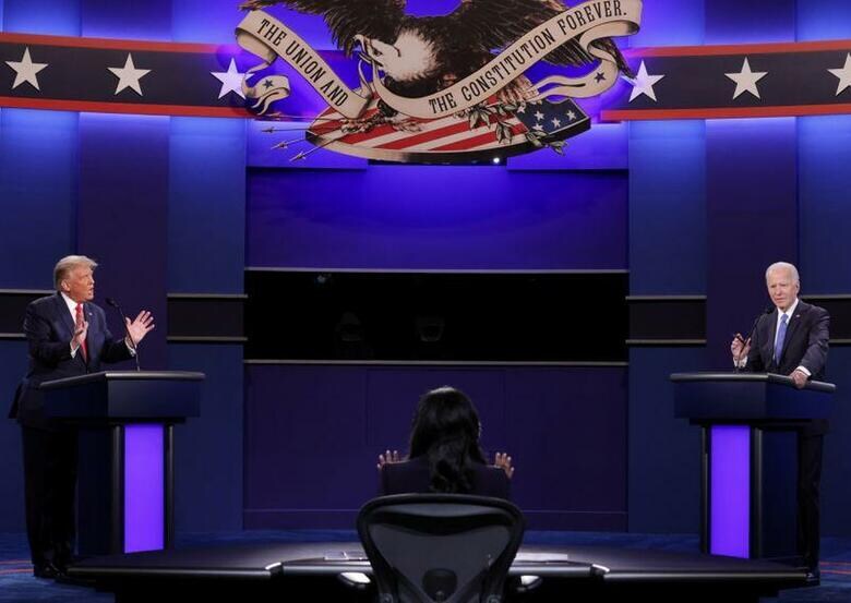 11月3日の米大統領選に向けた最後の候補者討論会がテネシー州ナッシュビルで開かれた。代表撮影(2020年　ロイター)