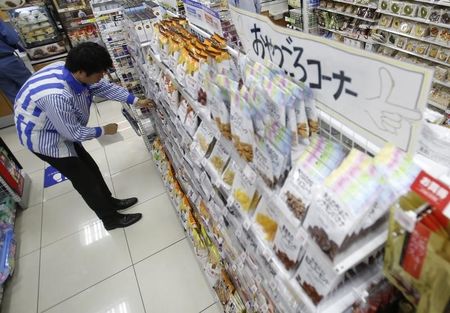 　１１月２０日、ローソンが銀行設立を検討していることがわかった。写真は都内で２０１４年３月に撮影（２０１５年　ロイター／Yuya Shino）