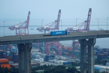 　３月２５日、韓国関税庁（ＫＣＳ）は、トランプ米政権による関税発表を控え、原産国表示を巡る対米自由貿易協定（ＦＴＡ）違反について特別調査を開始すると表明した。写真は２０２０年７月、韓国・平沢（ピョンテク）で撮影（２０２５年　ロイター／Kim Hong-Ji）