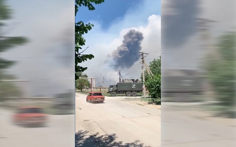 ウクライナのドローンによる攻撃を受けたとされるクリミアの弾薬庫　Guardian News / YouTube